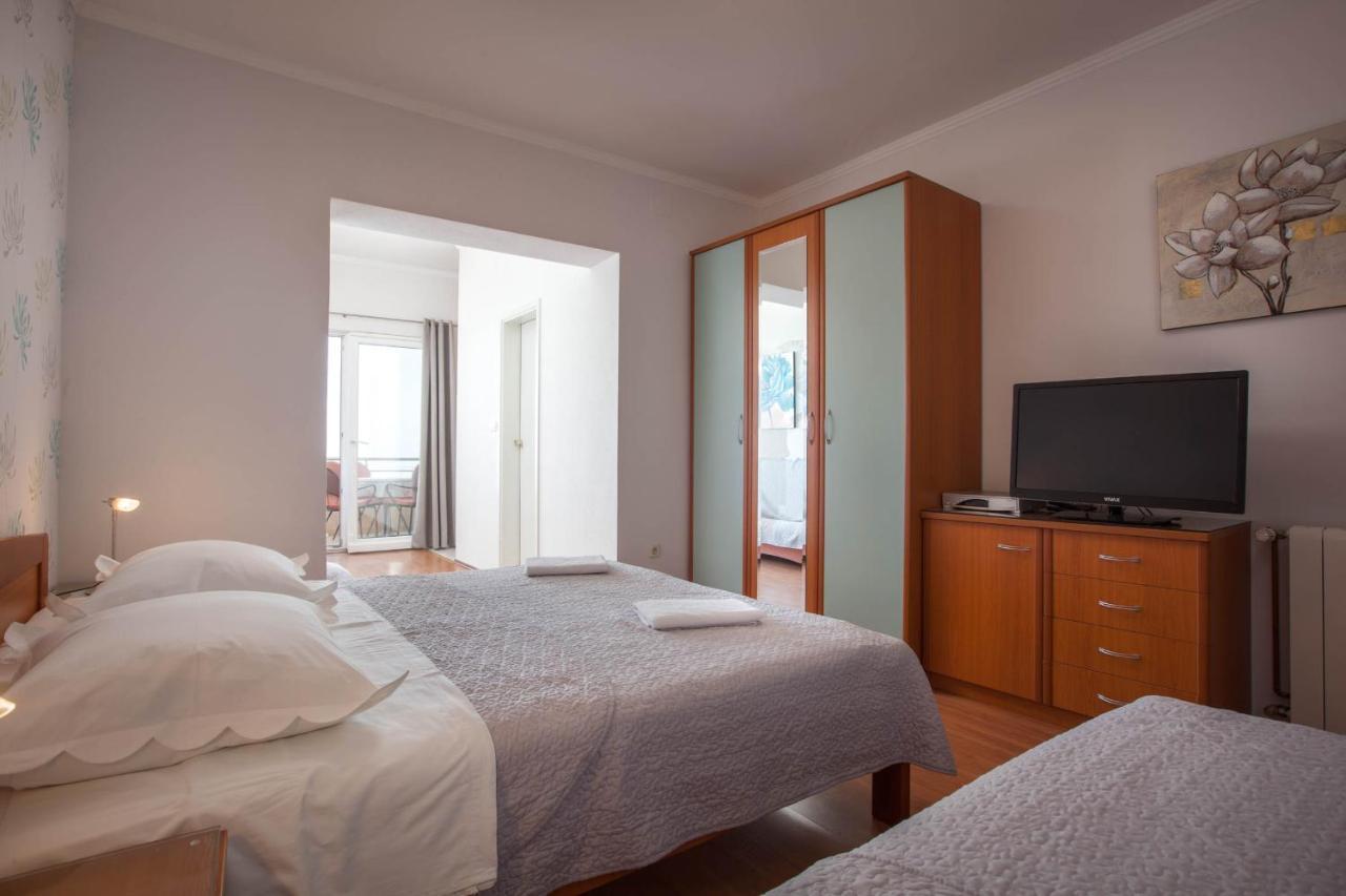 Apartments Marijan - Beachfront Tučepi エクステリア 写真
