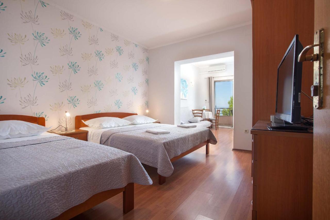 Apartments Marijan - Beachfront Tučepi エクステリア 写真
