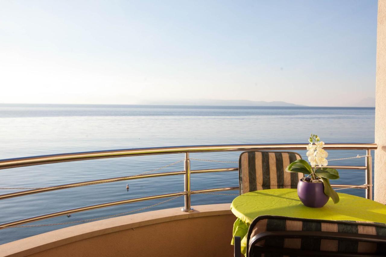 Apartments Marijan - Beachfront Tučepi エクステリア 写真