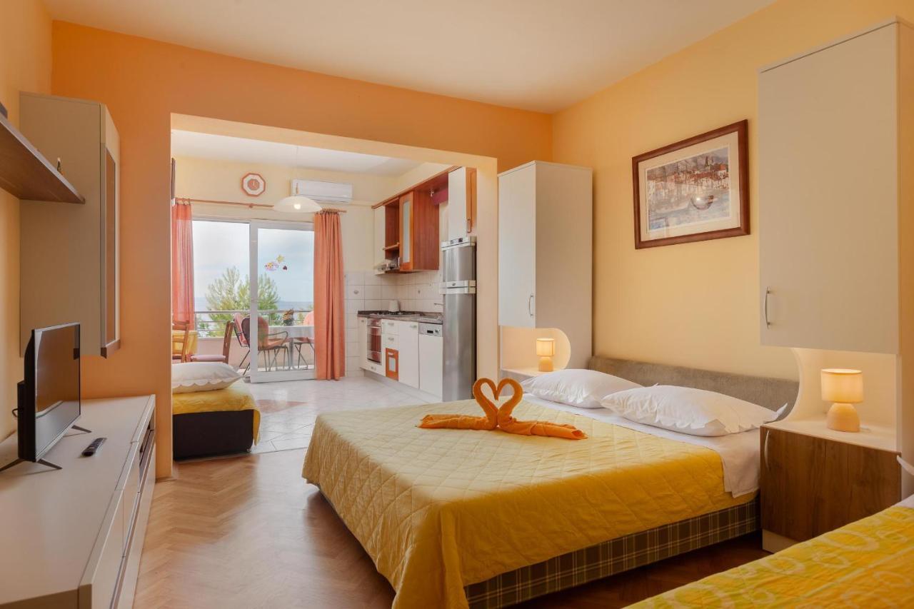Apartments Marijan - Beachfront Tučepi エクステリア 写真