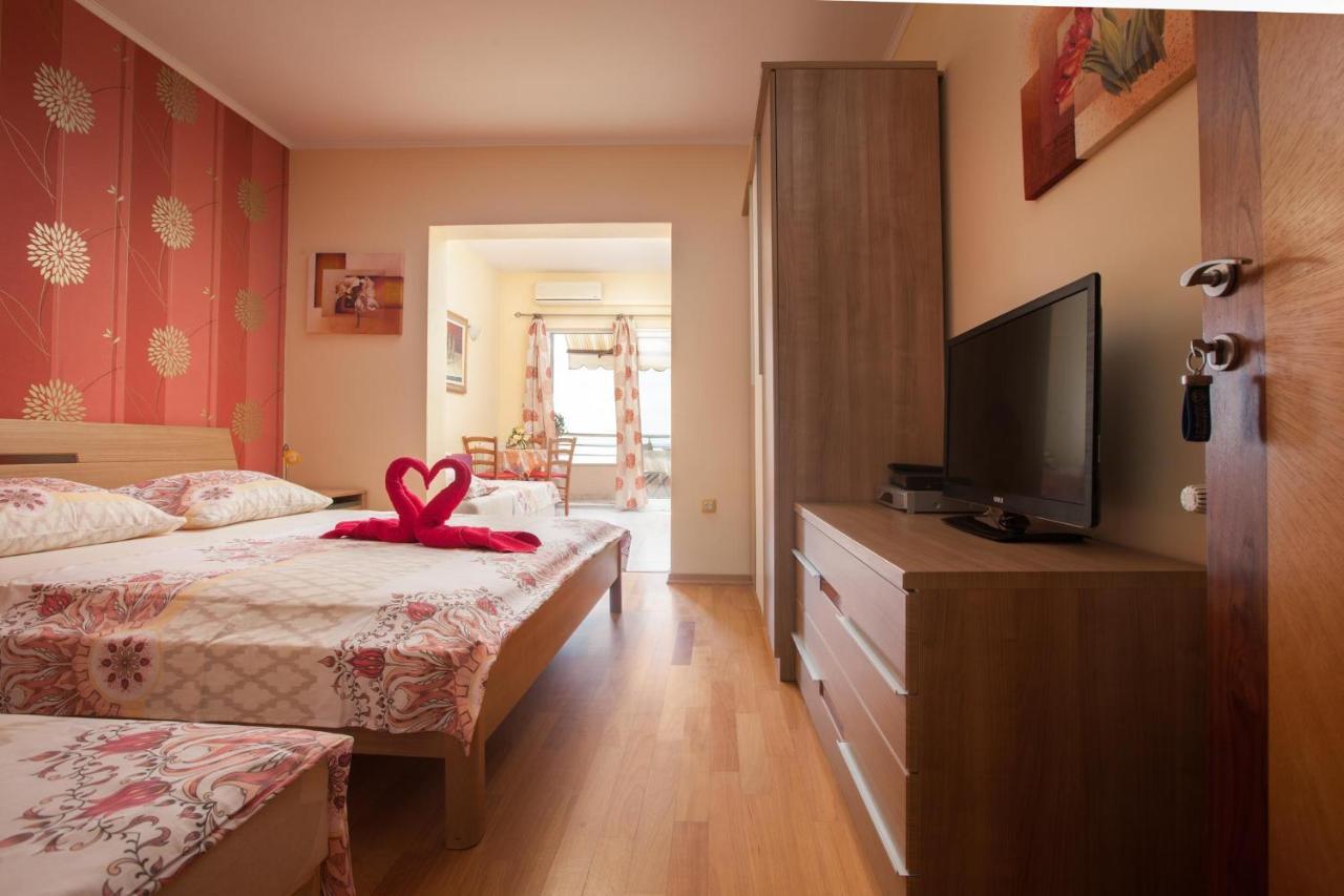 Apartments Marijan - Beachfront Tučepi エクステリア 写真