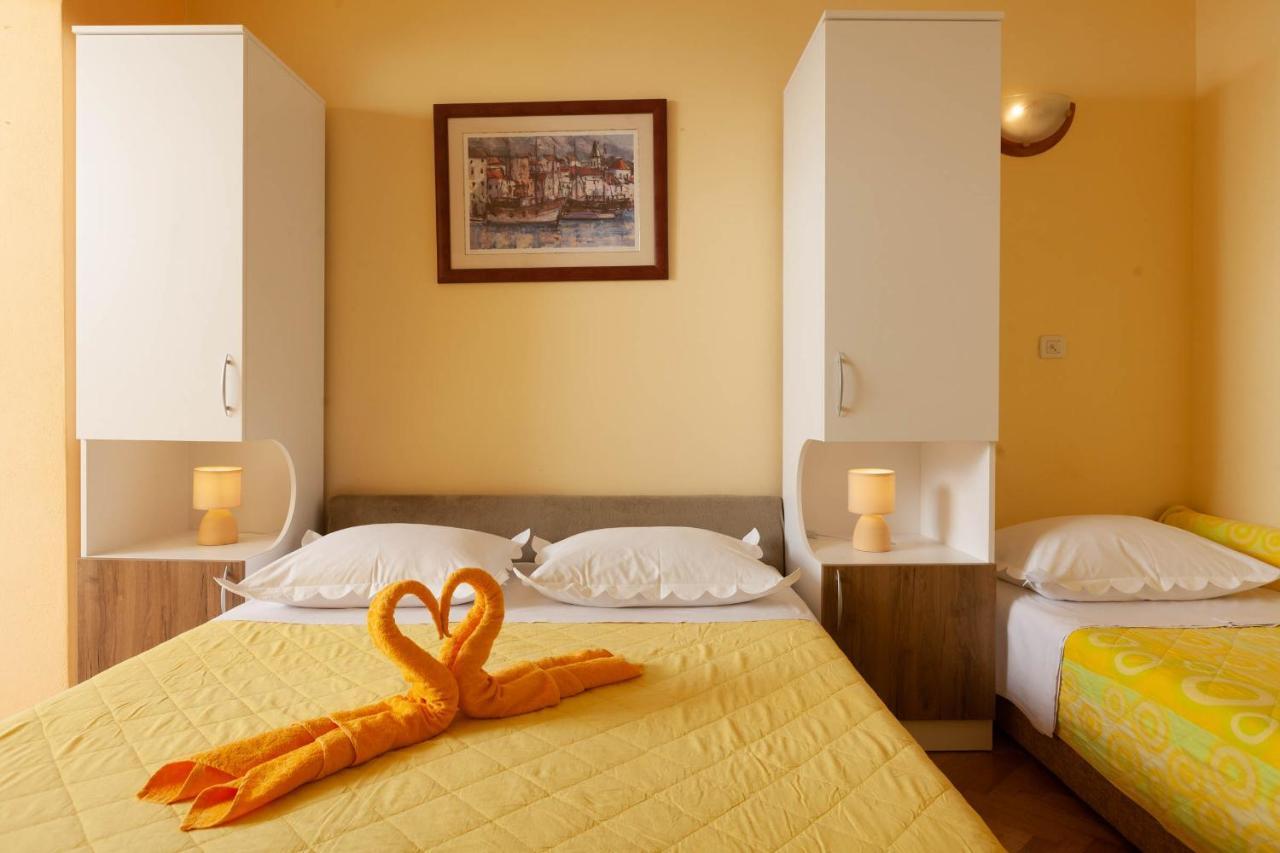 Apartments Marijan - Beachfront Tučepi エクステリア 写真