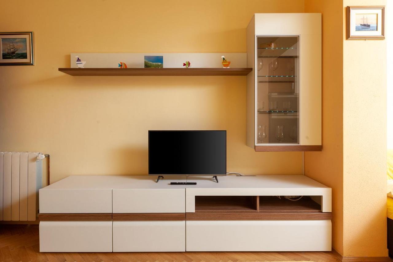 Apartments Marijan - Beachfront Tučepi エクステリア 写真