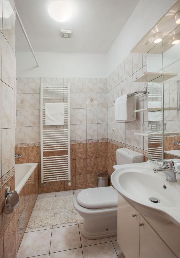 Apartments Marijan - Beachfront Tučepi エクステリア 写真